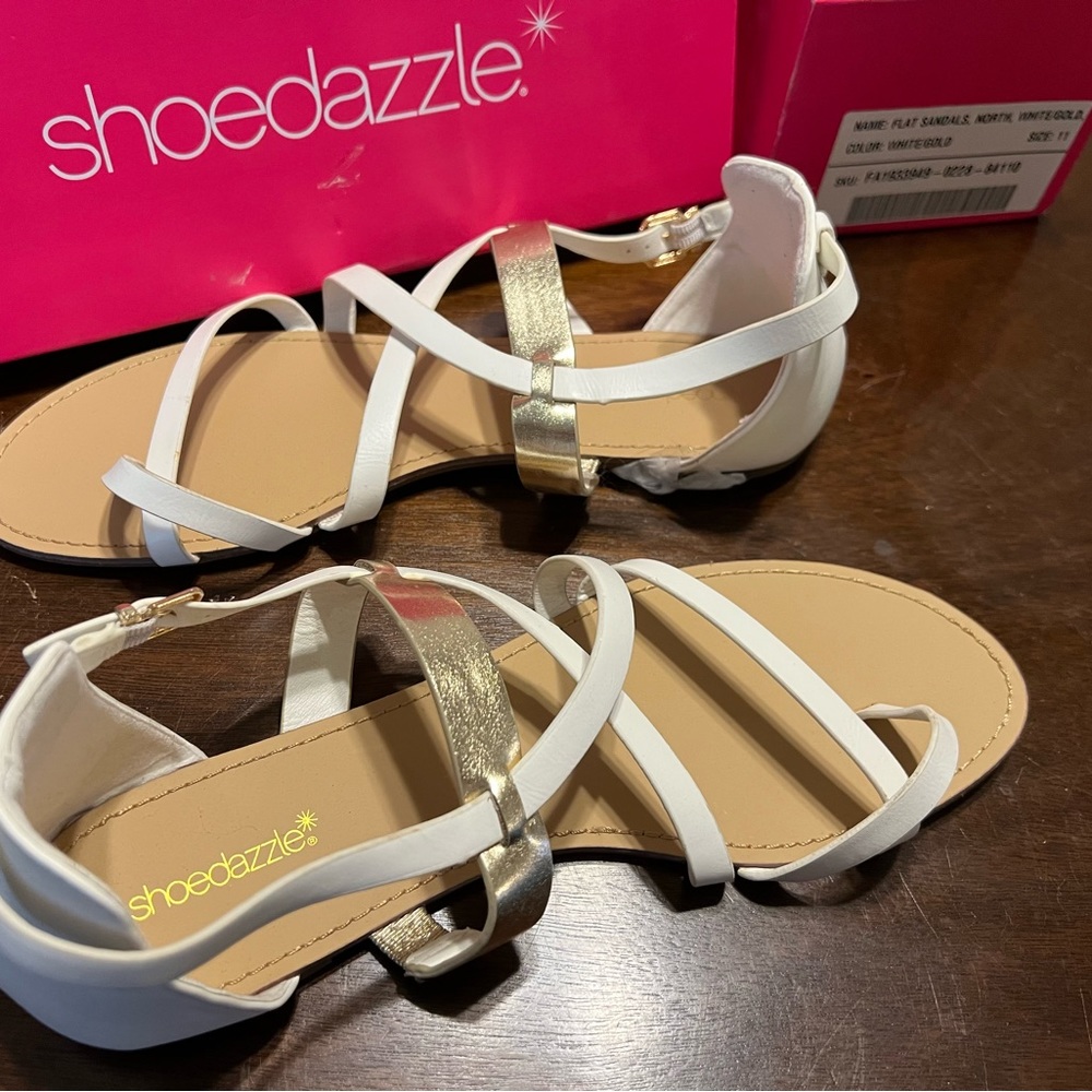 Flat sandals